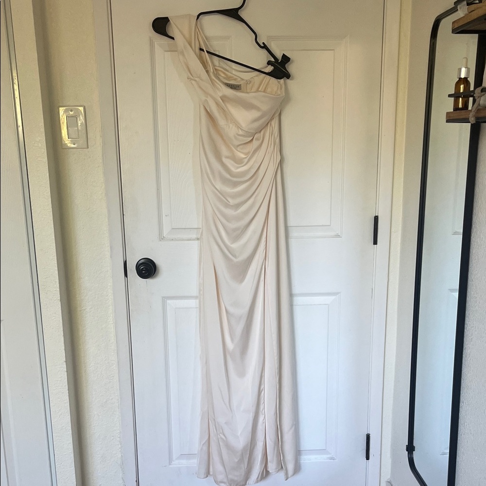 Elegant Cream One-Shoulder Gown